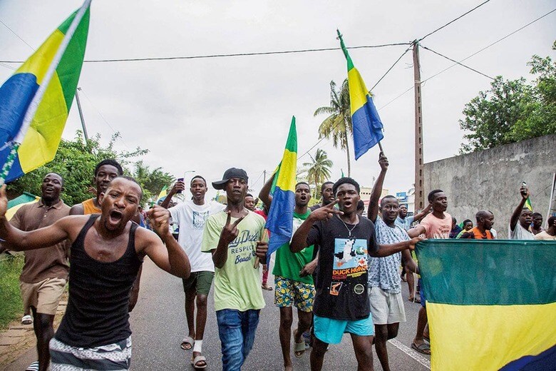 クーデターを支持する市民たち　REUTERS