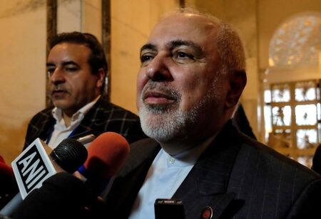 イランのザリフ外相は２４日、イラクの首都バグダットの米大使館に撃ち込まれたロケット弾はイランで発射されたとのトランプ大統領の主張を退けた。写真はザリフ外相。１月１５日撮影（２０２０年　ロイター/Alasdair Pal）