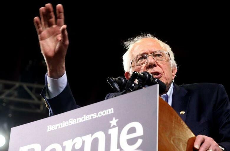 米大統領選の民主党候補指名を目指すサンダース上院議員（写真）の陣営は、ロサンゼルス郡で行われている予備選について、投票時間を２時間延長するよう要請した。写真はバーモント州 で撮影（２０２０年　ロイター／Jonathan Ernst）