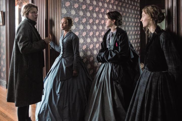 作品の質とキャストを評価されながらも、ガーウィグ(左)は脚色賞候補に選ばれただけ