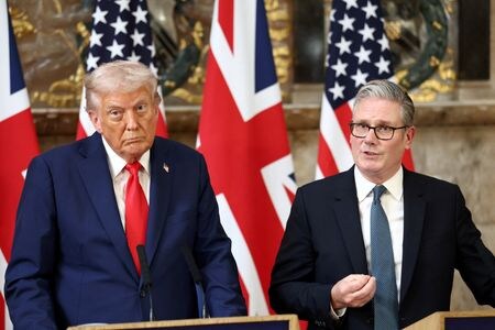 写真はトランプ大統領とスターマー英首相。2025年9月、英国エイルズベリー近郊で撮影。REUTERS/Kevin Lamarque