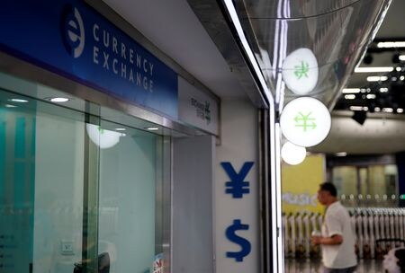 　６月７日、国際金融協会（ＩＩＦ）が発表したデータによると、５月の外国人による新興国証券投資は、３カ月連続の売り越しとなった。上海で２０１９年８月撮影（２０２２年　ロイター／Aly Song）