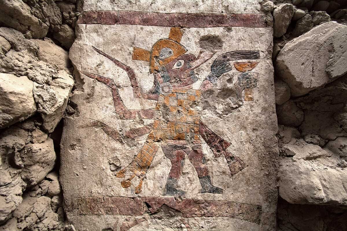 植民地支配の1000年前には美しい文化がペルーの「女王」の玉座に