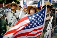 「トランプ大統領に敬礼！」  北朝鮮への反転強硬姿勢に期待する韓国保守の高齢者たち