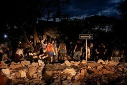 コロンビア地震の死者が250人を超える…今なお続く、がれきに埋もれた生存者の捜索