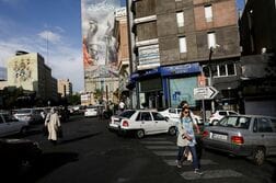 アングル：イラン指導部、首都で団結と対米「勝利」の政治宣伝　国民から冷ややかな目も