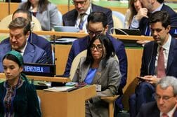 ベネズエラ野党指導者、帰国の試み失敗　暫定大統領は米大統領と会談