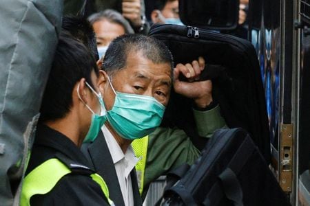 トランプ米大統領は、中国との貿易と関税を巡る「交渉の一環」で、香港国家安全維持法（国安法）違反で収監中の民主活動家、黎智英（ジミー・ライ）氏（写真）の件を取り上げることになると述べた。２０２１年撮影（２０２５年　ロイター/Tyrone Siu/File Photo）