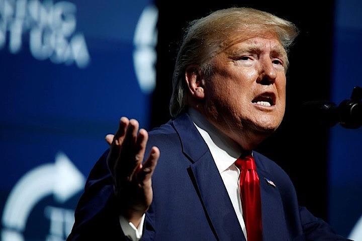 米国の福音派の雑誌「クリスチャニティー・トゥデイ」が再びトランプ大統領を批判する論評を掲載した。大統領の「権力の乱用」を指摘し、信者に対して大統領に対する忠誠心についてよく考えるよう促した。写真は21日　米フロリダ州で撮影（2019年　ロイター／Marco Bello）