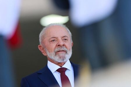 　８月２９日、ブラジルのルラ大統領（写真）はラジオ番組で、トランプ米大統領がブラジルからの輸入品に最大５０％の関税を課したことへの報復措置について、「急ぐ必要はない」との見解を示した。写真は８月、ブラジリアで撮影（２０２５年　ロイター/Adriano Machado）