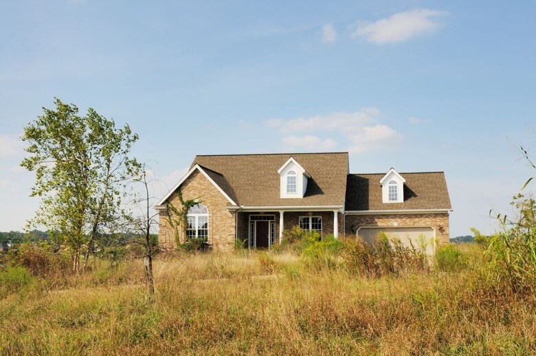 空き家の増加問題は特に地方で深刻化する　Purdue9394/iStock.