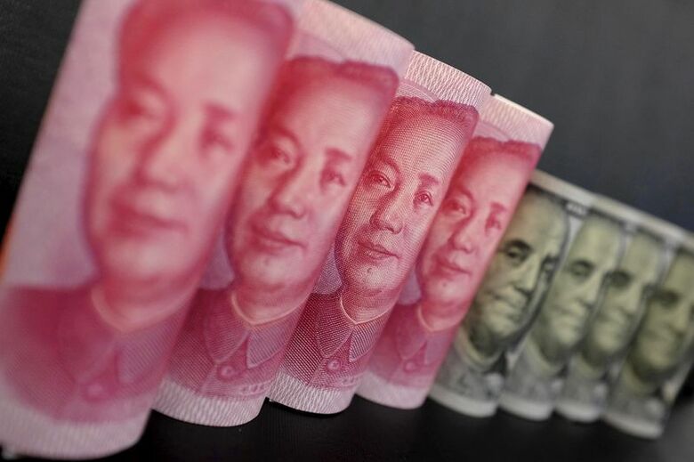 １月２５日、中国が政策対応の面で今最も頭を悩ませているのは、企業や個人が一斉に資金を海外に移動させている状況だ。北京で２１日撮影（２０１６年　ロイター/Jason Lee）