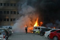 トルコ南部、知事室の入るビル近くで爆弾テロ　2人死亡