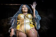 無加工のヌードを投稿、美の常識を破壊する「ボディーニュートラル」の実践者