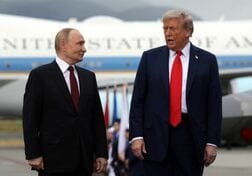 米ロ首脳が電話会談、ウ和平への道筋巡り「建設的」協議＝ロ大統領府