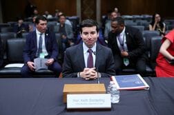 トランプ氏、労働長官にソンダーリング氏を正式指名