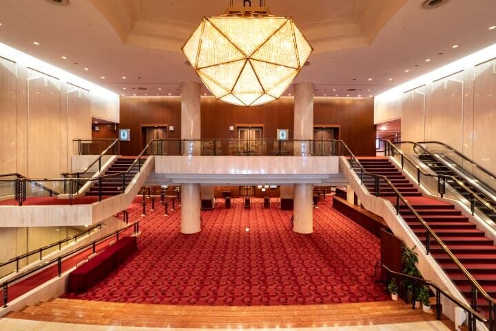 サントリーホールのホワイエ