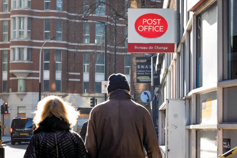 イギリス中で大勢の郵便局長が無実の罪に問われた　SOPA IMAGESーSIPA USAーREUTERS