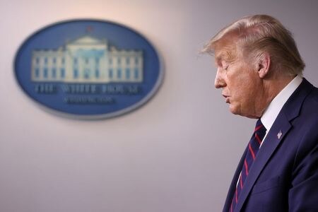 トランプ米大統領は５日、１１月の大統領選に向けた共和党候補指名の受諾演説をホワイトハウスから生放送する可能性があると明らかにした。４日撮影（２０２０年　ロイター/Jonathan Ernst）