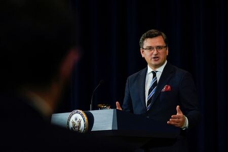 ウクライナのクレバ外相（写真）は１日に行われた中国の王毅外相との電話会談で、ロシアによるウクライナへの軍事侵攻を阻止するよう求めた。２月撮影（２０２２年　ロイター/Carolyn Kaster）