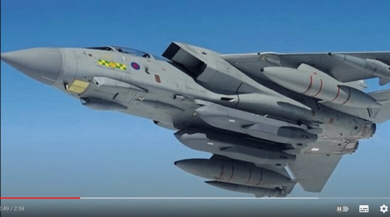 長距離巡航ミサイル「ストームシャドウ」を搭載した軍用機　skynews/YouTube