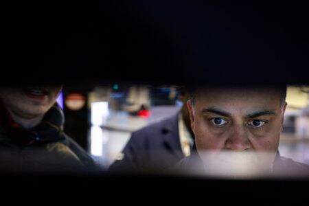 米ニューヨーク証券取引所（ＮＹＳＥ）のフロアで２３日撮影。REUTERS/Brendan McDermid