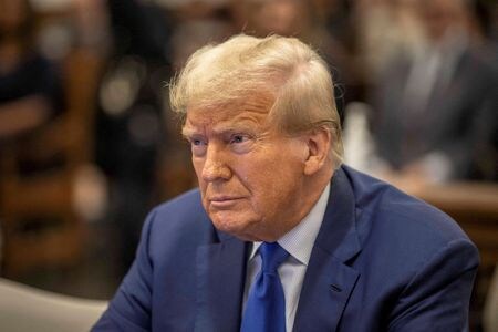 米連邦地裁は１日、トランプ前大統領が２０２０年大統領選の結果を覆そうとしたとして起訴された問題で、大統領の免責特権が適用されるとしたトランプ氏側の主張を退けた。写真は１０月２５日、ニューヨークで撮影（２０２３年　代表撮影）