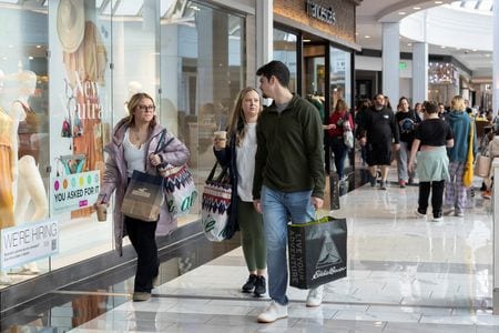 米商務省が１８日発表した６月の小売売上高（季節調整済み）は前月比０．２％増加した。市場予想を下回ったものの、インフレ鈍化を背景に消費者の購買力は徐々に回復しているようだ。（２０２３年　ロイター／Rachel Wisniewski）