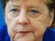 独メルケル首相、連立危機で見せた求心力　任期末まで続投か
