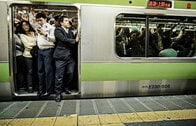 日本の通勤地獄が労働生産性を下げている？　経済損失の試算は1日あたり1424億円