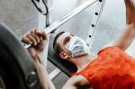 マスク着用時の激しい運動はなぜ危険なのか