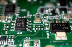 トランプ政権、半導体と関連製品に広範な追加関税検討　米報道
