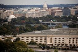 米国防長官へ11月6日までに選択肢提示、欧州駐留見直しで＝文書