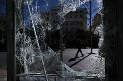 仏「黄色いベスト」、24日にパリでデモ　政権は暴動防止を言明 