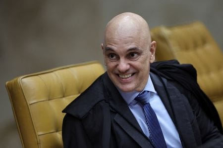2025年12月10日、ブラジリアの最高裁判所で議論に参加するデモラエス最高裁判事。REUTERS/Adriano Machado