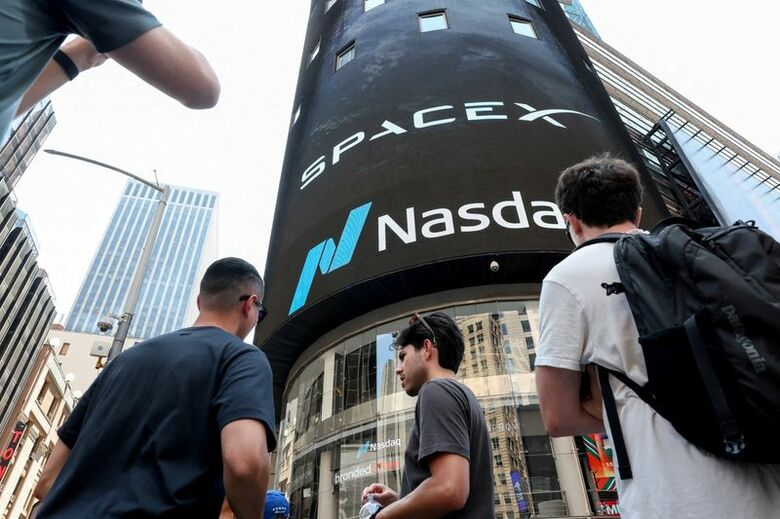 宇宙開発企業スペースＸの広告。6月12日、米ニューヨーク市で撮影。REUTERS/Brendan McDermid