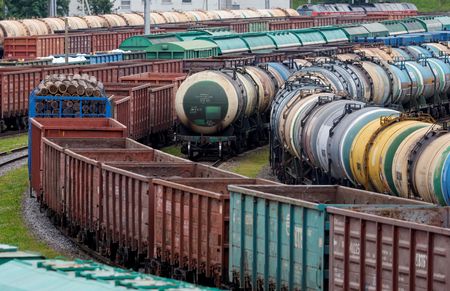 フィンランドが欧州連合（ＥＵ）の対ロシア制裁を受けて、ロシア企業の貨物車１０００両近くを押収したことが明らかになった。カリーニングラードFで６月撮影。（２０２２年　ロイター/Vitaly Nevar/File Photo）