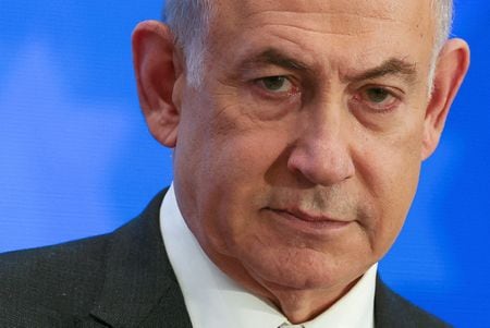 　イスラエルのネタニヤフ首相（写真）は１４日、イランが発射した３００超のドローン（無人機）とミサイルのほぼ全てを撃墜したと国軍が発表したことを受け、勝利を収めると表明した。写真はエルサレムで２月撮影（２０２４年　ロイター/Ronen Zvulun）
