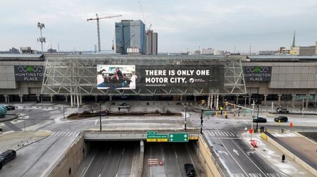 　５月８日、米ゼネラルモーターズやフォードなど自動車大手３社（ビッグスリー）を代表する米自動車政策評議会（ＡＡＰＣ）が、トランプ大統領が発表した英国との貿易協定に批判の声を上げた。写真は１月、デトロイト自動車ショーの会場で撮影（２０２５年　ロイター/Eric Cox）