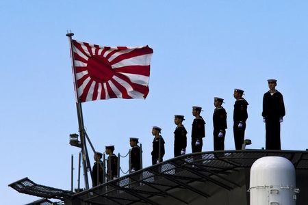 　５月１４日、政府は１４日午後、安全保障法制の関連法案を閣議決定する。同日夕に安倍晋三首相が会見し、新法制の意義を説明する。横浜で３月撮影（２０１５年　ロイター/Thomas Peter）