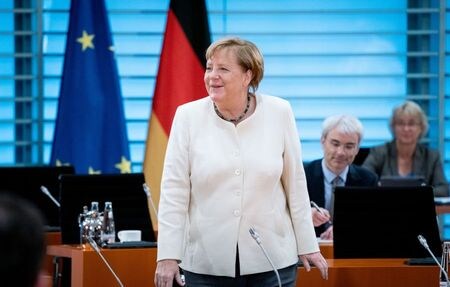 ドイツのメルケル首相が、ベルリンの病院に入院していたロシアの反体制派指導者アレクセイ・ナワリヌイ氏を、見舞いに訪れていたことが分かった。２３日代表撮影（２０２０年　ロイター）