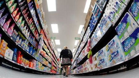 　１５日、米ミシガン大学が公表した５月の消費者信頼感指数（速報値）は７３．７と、４月に付けた８年ぶりの低水準である７１．８から予想外に改善した。写真は２０１２年３月撮影（２０２０年　ロイター/Jim Young）