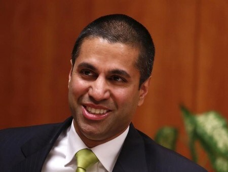 　３月２０日、米連邦通信委員会（ＦＣＣ）のアジット・パイ委員長（写真）は、米議会に対し、「メディアは米国民の敵」とするトランプ米大統領の発言には合意しないと述べ、メディアに関する事案についてはホワイトハウスから独立して行動する意向を書面で明らかにした。写真はワシントンで２０１５年２月撮影（２０１７年　ロイター／Yuri Gripas）