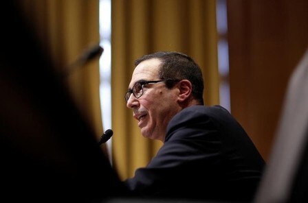 　１月２３日、米財務長官に指名されたスティーブン・ムニューチン氏は、上院財政委員会に対し、為替操作問題を解消する必要性を認めつつも、自身が中国を為替操作国とみなしているかどうかについて明確な回答をしなかったことが、ロイターが確認した同委員会の文書で明らかになった。１９日撮影（２０１７年　ロイター/Joshua Roberts）