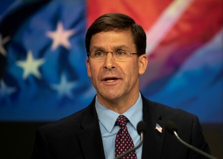 　エスパー米国防長官は２日、ロイターのインタビューに応じ、アフガニスタン駐留米軍の削減はタリバンとの合意形成が必須条件ではないとの認識を示した。写真は１１月、ニューヨークで撮影。提供写真（２０１９年　ロイター／DoD/Lisa Ferdinando）