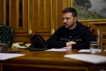 　１２月２６日、ウクライナのゼレンスキー大統領は、インドのモディ首相と電話会談を行い、ロシアによる侵攻に関する「和平の条件」の実現に向け、インドの協力を求めたと明らかにした。提供写真（２０２２年　ロイター／Ukrainian Presidential Press Service）
