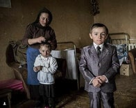 場所も気候も違うのに、この写真には日本の田舎と共通点がある