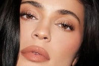 【画像】【動画】大胆すぎる！カイリー・ジェンナーの新作ボディースーツが賛否両論