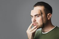嘘を高確率で見抜く方法、イギリスの研究者が明かす　特別な道具は必要なく......