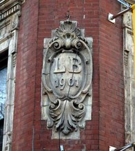 建物の歴史をたどる大都会の考古学